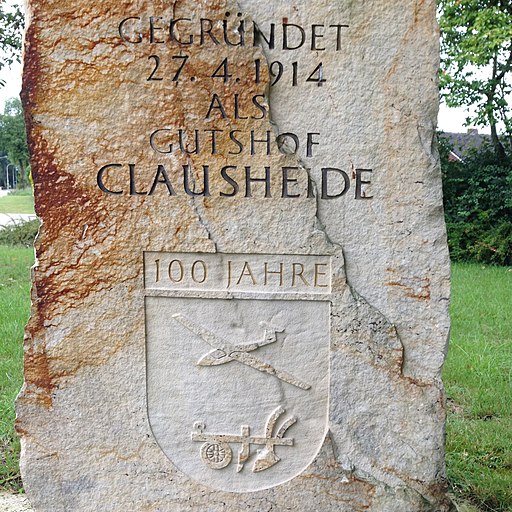 Foto des Gedenksteins zum 100-jährigen Bestehen von Klausheide